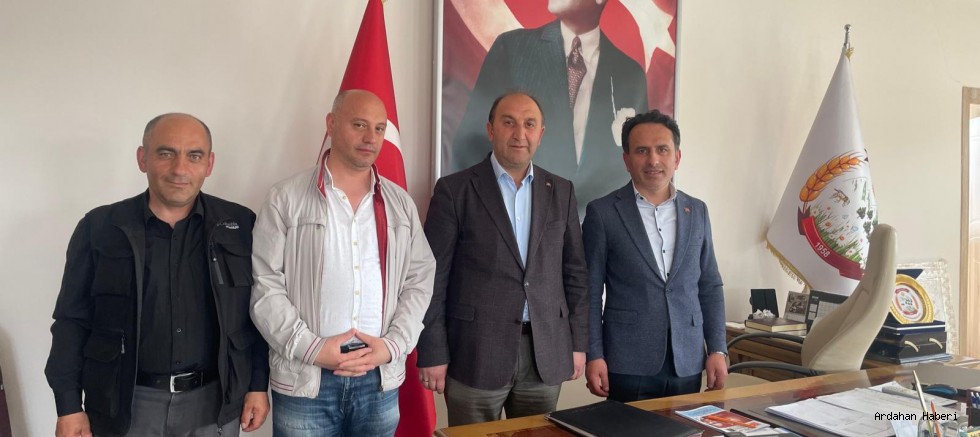 AK Parti Ardahan Merkez İlçe Başkanı ve yönetimi Hanak ve Çıldır Belediye başkanlarını ziyaret etti 