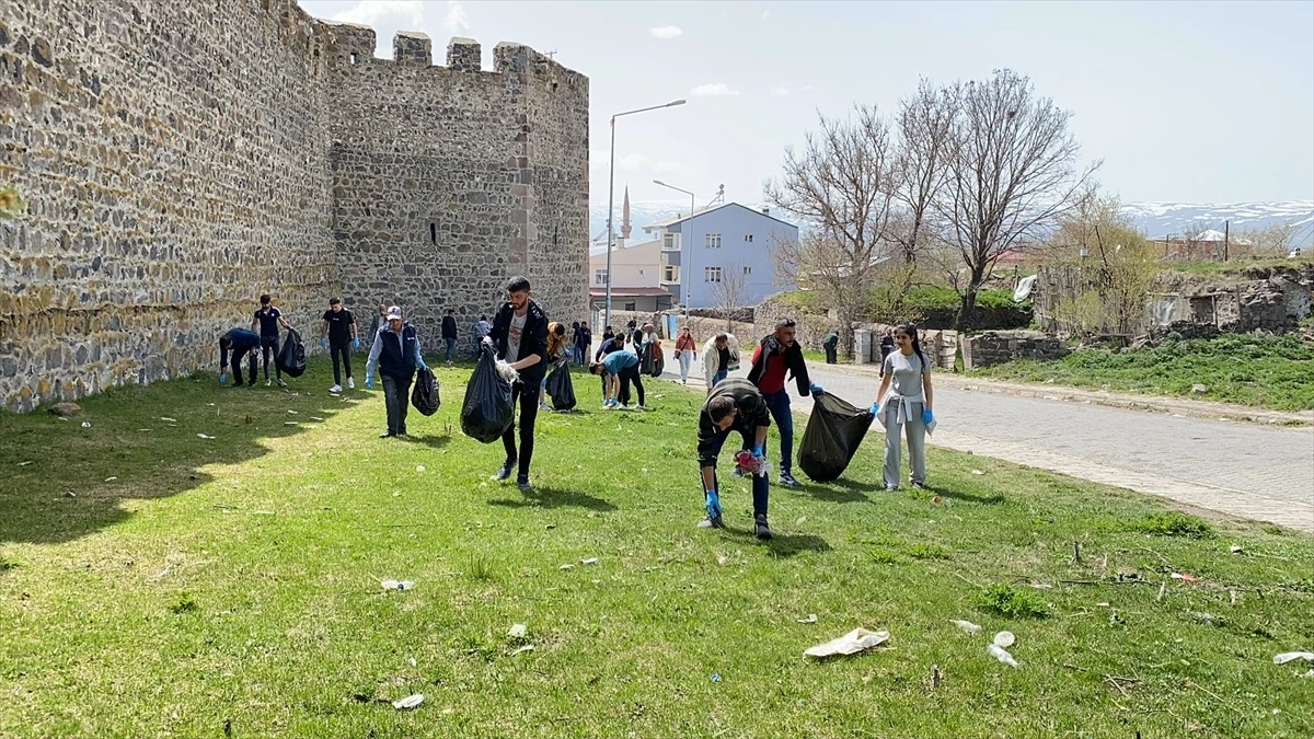 Ardahan'da tarihi kale ve çevresi temizlendi
