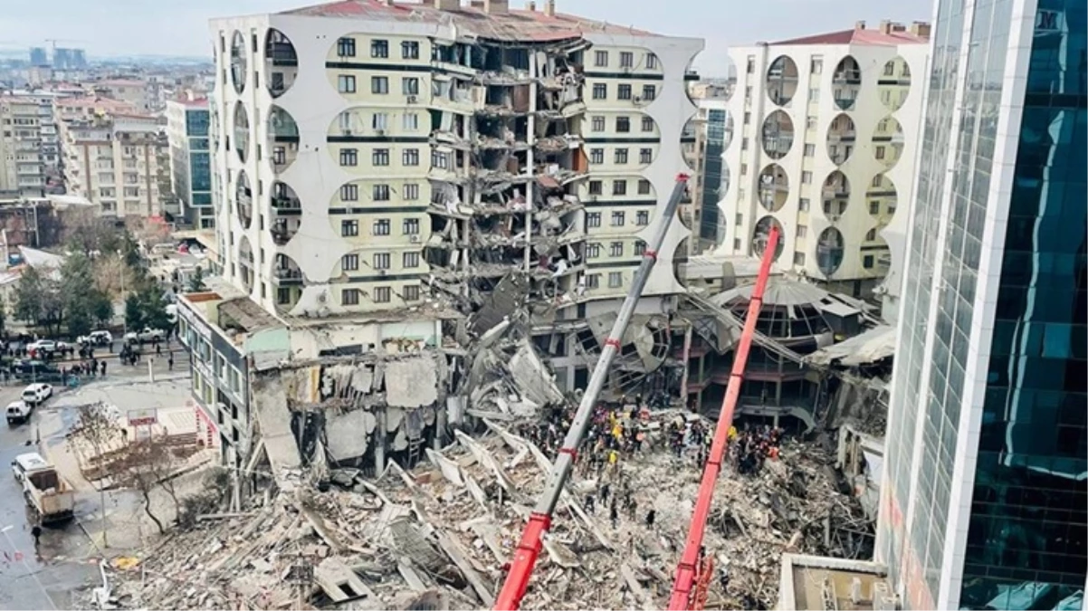 Depremde yıkılan Galeria Sitesi'nin 3 müteahhidi ve inşaat mühendisine 17 yıl hapis cezası