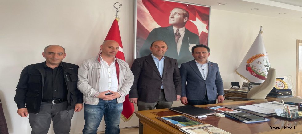 AK Parti Ardahan Merkez İlçe Başkanı ve yönetimi Hanak ve Çıldır Belediye başkanlarını ziyaret etti 