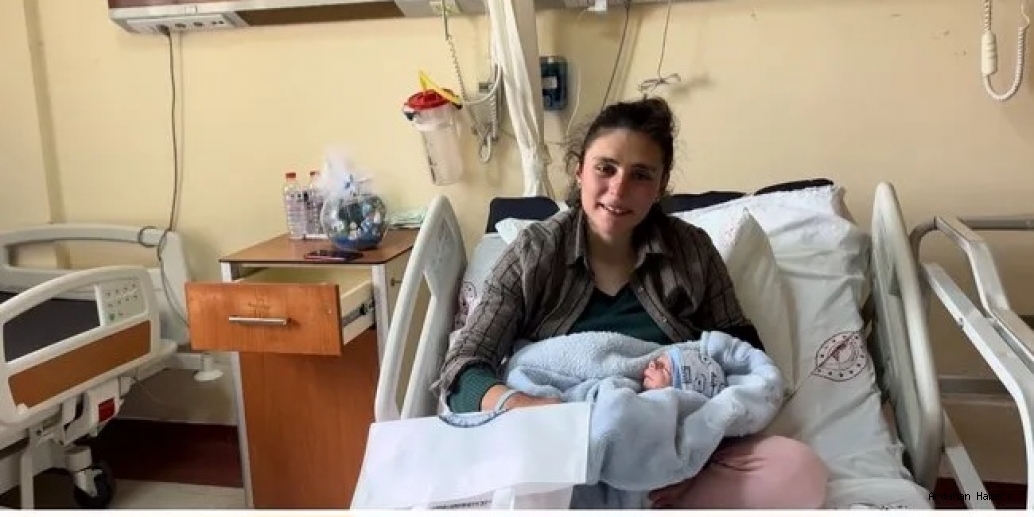 Anneler Günü‘ün ilk bebeğini Emniyet Müdürü Şener ziyaret etti