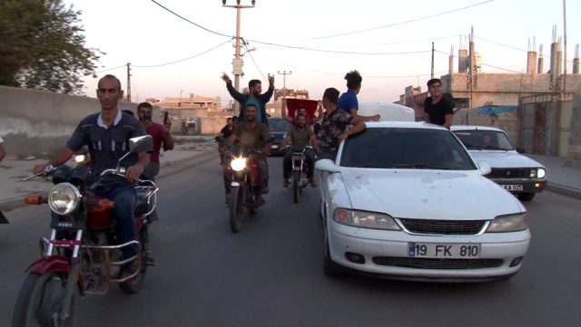 Sınırın iki yakasında Tel Abyad sevinci