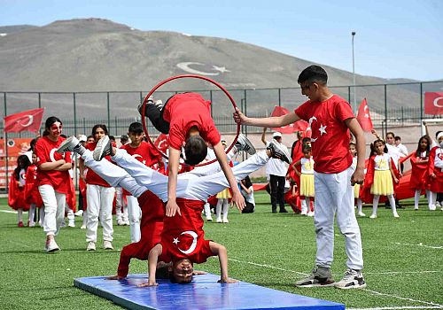 23 Nisan Ulusal Egemenlik ve Çocuk Bayramı, Ardahan’da düzenlenen törenlerle kutlandı.