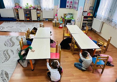 Deprem Haftası münasebetiyle Çıldır’daki okullarda etkinlikler devam ediyor
