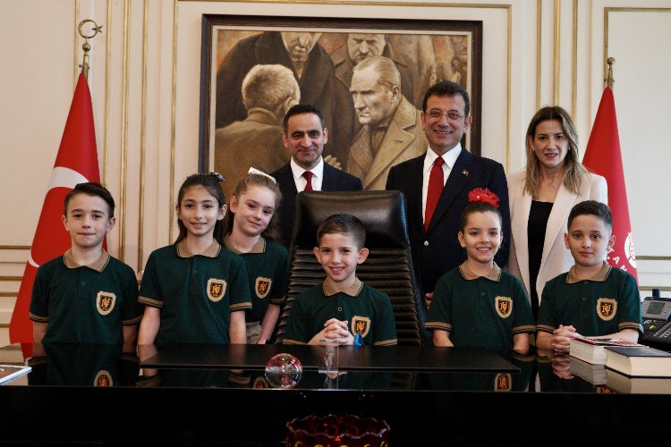 İstanbul'da çocuk başkanın talimatları yerine getiriliyor