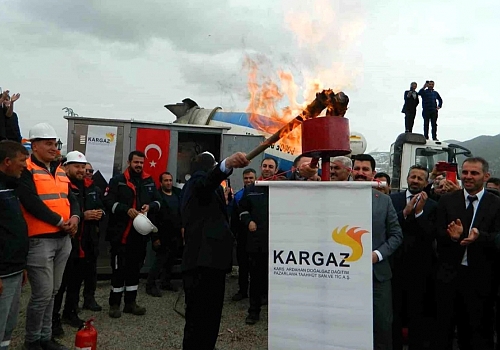 Posof'a bağlanan doğal gazın açılışı meşalelerle gösterildi.