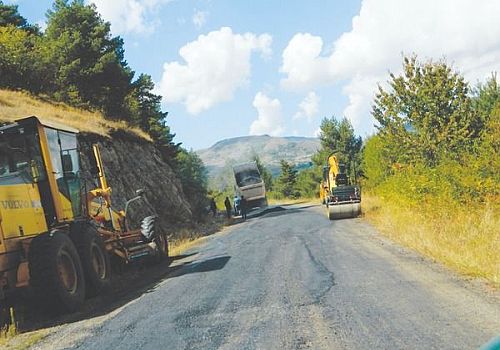 Posof ta köy yollarının bakımı yapılmaya başlandı
