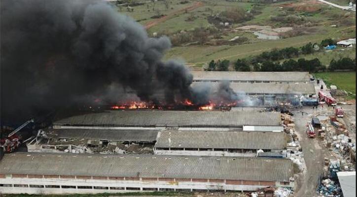 Ardahan Haberi: Kocaeli'de temizlik ürünlerinin üretildiği fabrikada yangın!