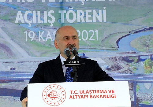 Bakan Karaismailoğlu, Kars'taki Kırmızı Köprü ile Akçalar Köprüsü'nün açılışında konuştu: